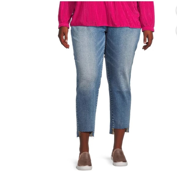 Terra & Sky Women's Plus Size Step Hem Straight Leg Jeans, 27" Inseam - Picture 3 of 3